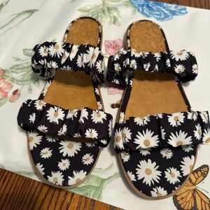 Sugar Women's Flat Sandals Women's Slip Ons, Daisy Pattern